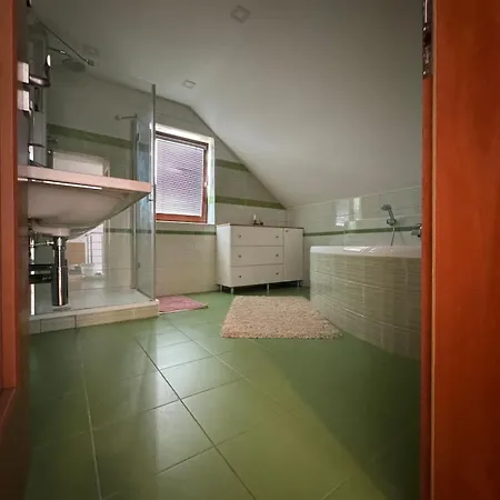 Vila S Krytym Bazenem A Vyhledem Na Zamek